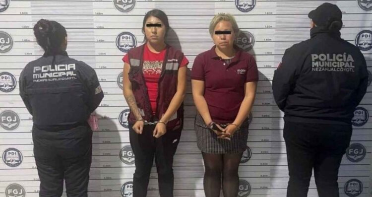 Estafadoras en Nezahualcóyotl usaban chalecos falsos de Morena para robar tarjetas a adultos mayores