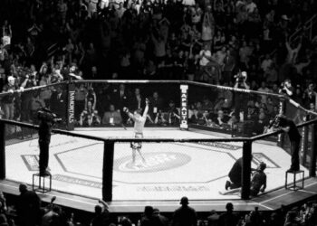 Este es el talento latinoamericano de la UFC 2025 Ese evento incluyó las finales de la primera edición de The Ultimate Fighter Latinoamérica, marcando el inicio de un nuevo capítulo para los peleadores latinos en la promoción. Hoy, en 2025, los frutos de ese primer año de desarrollo para luchadores latinos son evidentes. La Contender Series de 2024, por ejemplo, otorgó contratos a peleadores de Argentina, México, Venezuela y Cuba, quienes se esperan debuten en los primeros meses de este año. Además, el regreso a la Ciudad de México el pasado mes de febrero y la histórica Noche UFC en The Sphere de Las Vegas fueron los escenarios perfectos para mostrar el crecimiento del talento hispanoamericano. Talento latinoamericano en la UFC 2025 Actualmente, 43 peleadores nacidos en Latinoamérica de habla hispana tienen contrato vigente con UFC. Esto no incluye a aquellos luchadores nacidos en Estados Unidos que representan a sus países de origen. Como es el caso de Raúl Rosas Jr. (México), Kelvin Gastelum (México), Brian Ortega (México), Jonathan Martínez (México y El Salvador), Rob Font (Puerto Rico), Chris Gutiérrez (Guatemala y Colombia) y Julianna Peña (Venezuela), entre otros. Aquí te dejamos una lista actualizada a enero de 2025 de los peleadores nacidos en Latinoamérica de habla hispana que están activos en UFC: Argentina Ailín Pérez Esteban Ribovics Santiago Ponzinibbio Francisco Prado Kevin Vallejos* Bolivia José Medina Chile Ignacio Bahamondes Cuba Yadier Del Valle* Ecuador Michael Morales Marlon 'Chito' Vera Carlos Vera México Irene Aldana Jesús Aguilar Édgar Chairez Montserrat Conejo Lupita Godínez Rafa García Alexa Grasso Yazmín Jáuregui Mely Martínez David Martínez* Brandon Moreno Fernando Padilla Manuel Torres Cristian Quiñonez Yair Rodríguez Luis Ronaldo Rodríguez Roberto Romero Montserrat Rendón Daniel Zellhuber Panamá Joselyne Edwards Perú Daniel Marcos Gastón Bolaños Claudio Puelles Rolando Bedoya Kevin Borjas José Ochoa República Dominicana Waldo Cortés-Acosta Venezuela Yuneisy Dubén* Verónica Macedo Alberto Montes* Piera Rodríguez Erik Silva El talento latinoamericano sigue creciendo en la UFC, con más y más luchadores de habla hispana que siguen abriéndose camino en la promotora más importante del mundo.  Te puede interesar: Jared Cannonier vence a Gregory Rodrigues: UFC Vegas 102