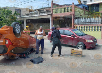 Exceso de velocidad y falta de precaución provocan volcadura en Ciudad Madero, Tamaulipas