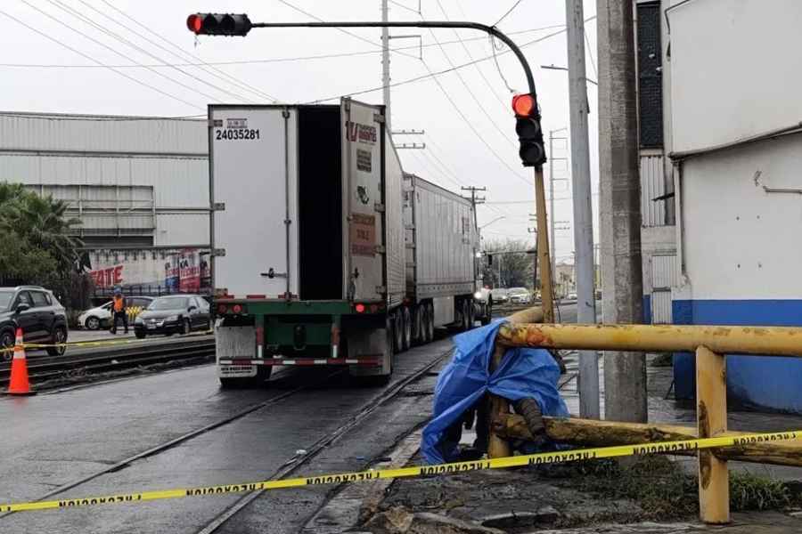 Fallece hombre al ser arrollado por un tráiler en Monterrey, NL