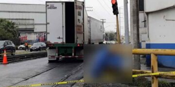 Fallece hombre al ser arrollado por un tráiler en Monterrey, NL