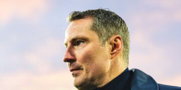 Feyenoord anuncia el despido de su entrenador Brian Priske