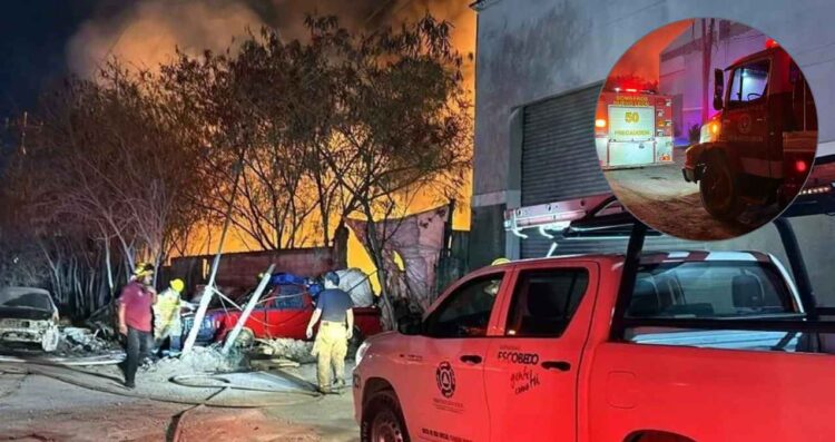 Fuego consume una empresa recicladora en Escobedo, Nuevo León