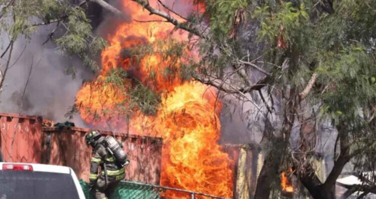 Fuego contenedores basura Monterrey