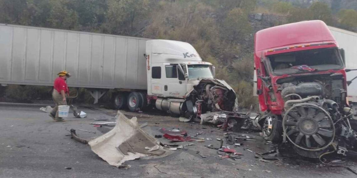 dos unidades carga pesada rumbo nuevo