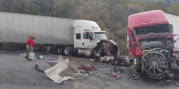 dos unidades carga pesada rumbo nuevo