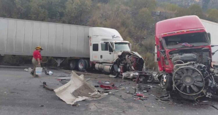 dos unidades carga pesada rumbo nuevo