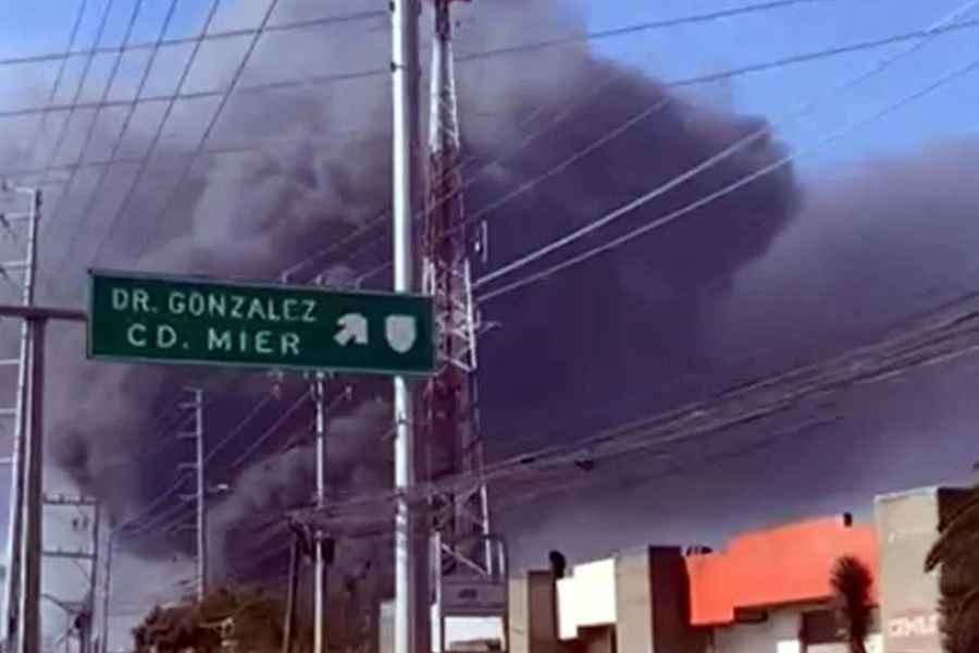 Fuerte incendio empresa Pesquería (1)