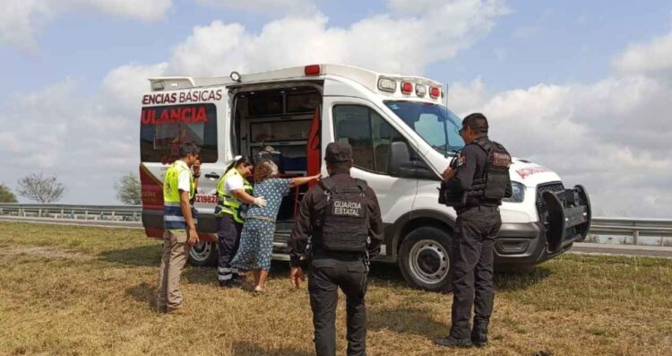 Guardia Estatal brinda auxilio a mujer de la tercera edad en Altamira, Tamaulipas