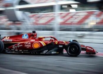 Hamilton, Leclerc y Piastri prueban sin contratiempos los nuevos neumáticos de Pirelli en Barcelona