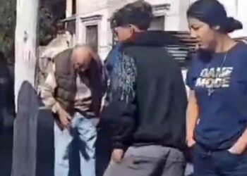 Hombre golpea brutalmente a un abuelito tras el atropello accidental de su perro en Piedras Negras