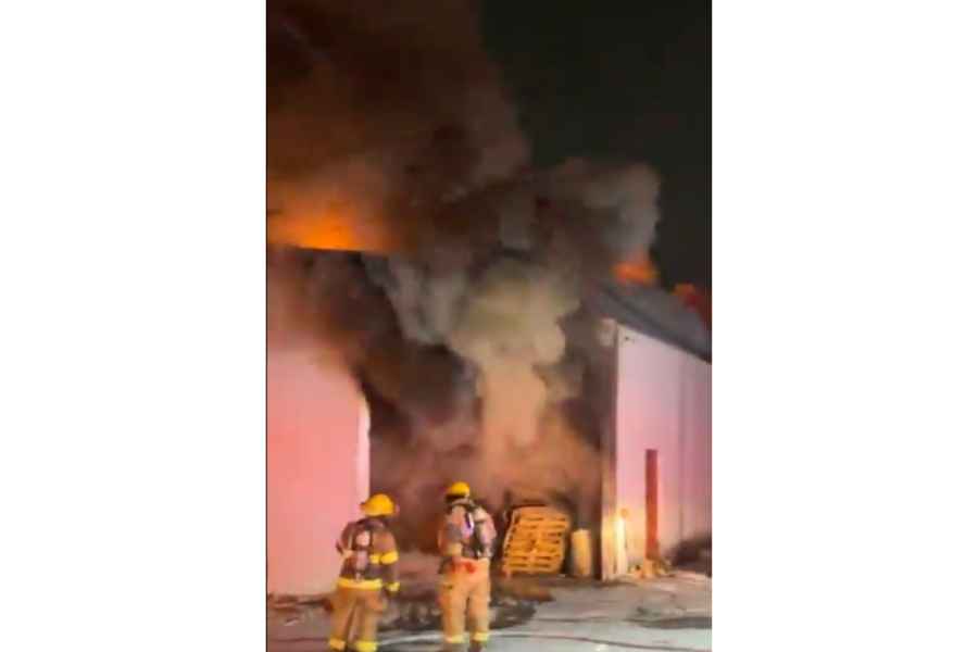 Incendio arrasa con tarimera en la colonia Santa Rosa de Apodaca, Nuevo León 