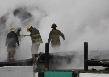 Incendio en Parque Industrial Las Américas se reactiva en Apodaca, Nuevo León