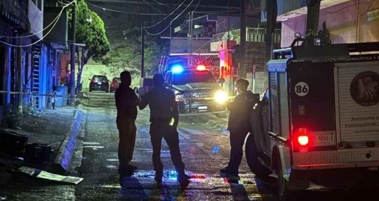 Incendio en baldío de Monterrey deja una persona sin vida