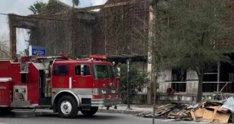 Incendio en edificios abandonados en avenida Álvaro Obregón moviliza a autoridades en Matamoros, Tamaulipas