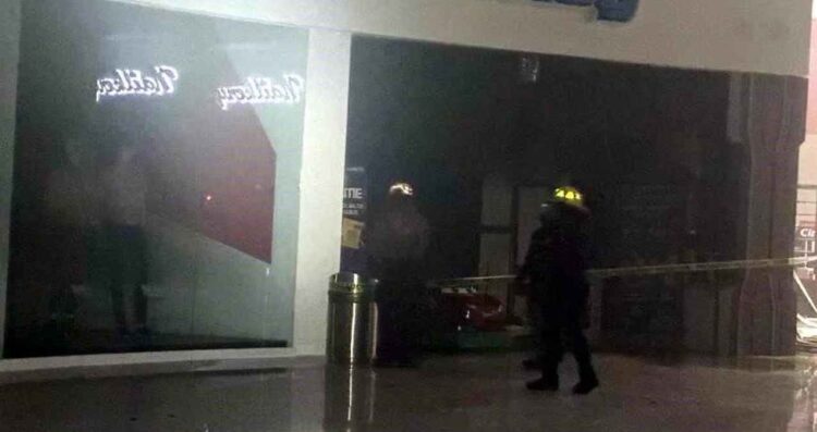 Incendio en local de videojuegos provoca la evacuación de más de 80 personas en centro comercial de Apodaca