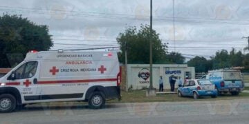 Instalador de Telmex sufre caída mientras trabajaba en poste en Ciudad Victoria, Tamaulipas