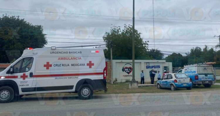 Instalador de Telmex sufre caída mientras trabajaba en poste en Ciudad Victoria, Tamaulipas