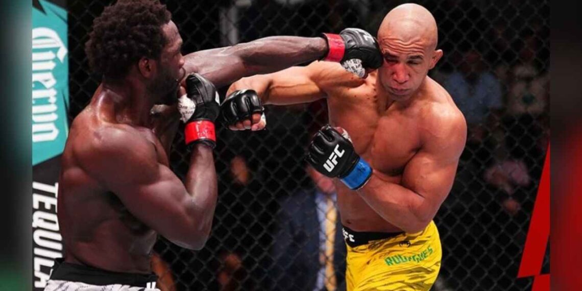 Jared Cannonier vence a Gregory Rodrigues: UFC Vegas 102 En un combate de peso medio, Cannonier se repuso de un primer round en el que fue dominado para noquear a Rodrigues en el cuarto. Desde el inicio, Rodrigues tomó la iniciativa, aprovechando su ventaja en distancia. Sin embargo, al final del tercer round, Cannonier conectó un codazo al rostro de Rodrigues, enviándolo a la lona. Esto cambió el curso de la pelea. UFC Vegas 102 Al comenzar el cuarto round, Cannonier fue en busca de la finalización. Golpeó repetidamente a Rodrigues hasta que el réferi, Herb Dean, intervino para detener la pelea y declarar el nocaut técnico a favor de Cannonier. Las estadísticas fueron ligeramente favorables para el experimentado peleador de 185 libras, con 109 golpes totales y 98 significativos, frente a los 95 totales y 93 significativos de Rodrigues. Con esta victoria, Cannonier pone fin a una racha de dos derrotas consecutivas y mejora su récord a 18-8. Mientras tanto, Rodrigues sufrió su primera derrota después de tres victorias consecutivas y se queda con un récord de 16-6. SE ACABA! Jared "Tha Killa Gorilla" Cannonier noquea a Gregory Rodrigues #UFCVegas102 💢 pic.twitter.com/PBWdnb9jtE — UFC Español (@UFCEspanol) February 16, 2025   Te puede interesar: McClung hace historia al ganar su tercer concurso de clavadas consecutivo