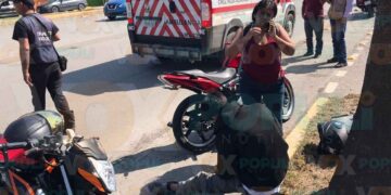 Joven motociclista choca contra camioneta y resulta lesionado en Ciudad Victoria