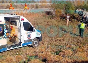 Joven sale ileso tras volcadura en la autopista a Nuevo Laredo, Tamaulipas