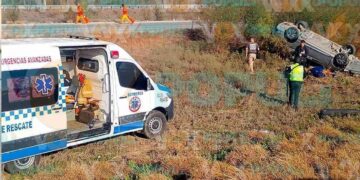 Joven sale ileso tras volcadura en la autopista a Nuevo Laredo, Tamaulipas