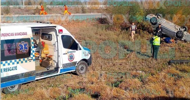 Joven sale ileso tras volcadura en la autopista a Nuevo Laredo, Tamaulipas