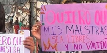 Maestra denuncia acoso y amenazas; exigen medidas de protección en Huixquilucan, EDOMEX