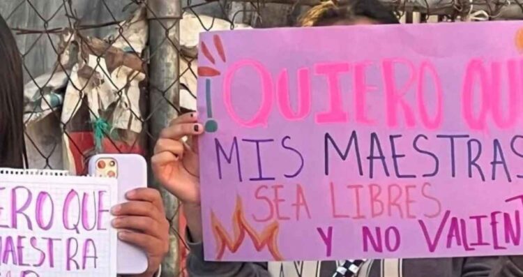 Maestra denuncia acoso y amenazas; exigen medidas de protección en Huixquilucan, EDOMEX
