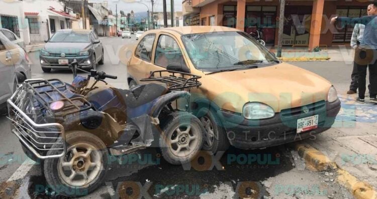 Motociclista provoca fuerte accidente en Ciudad Victoria al no respetar alto y termina herido