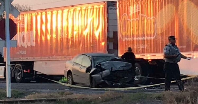 Mujer muere choque Victoria