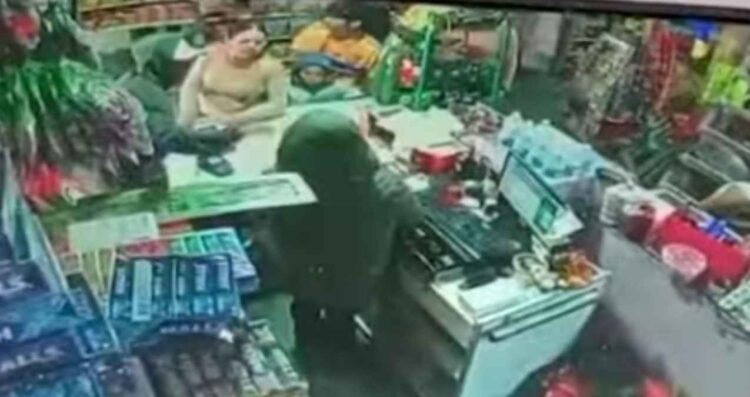 Mujeres roban monedero Coahuila