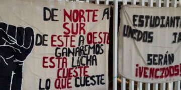 Normalistas de Ciudad Ixtepec, Oaxaca saquean camiones en medio de su lucha educativa