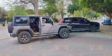 Omite alto en avenida de Ciudad Victoria y provoca fuerte accidente