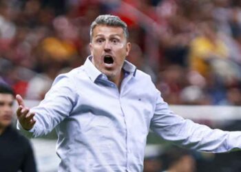 El Director Técnico Óscar García sigue hospitalizado ¿Quién dirigirá a Chivas contra Pumas?