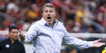 El Director Técnico Óscar García sigue hospitalizado ¿Quién dirigirá a Chivas contra Pumas?