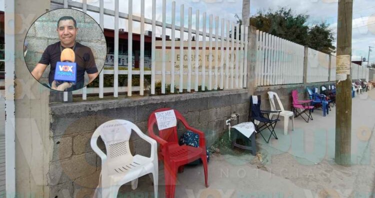 Padres de familia hacen fila por segundo día para inscripciones en secundaria de Ciudad Victoria