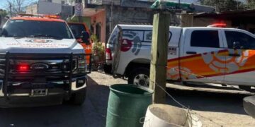 Paramédicos atienden a dos mujeres tras fuga de gas en vivienda de Monterrey, NL