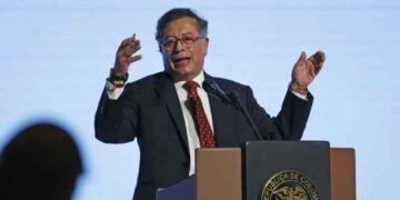 Petro asegura que el Cártel de Sinaloa controla el Ejército de Liberación Nacional
