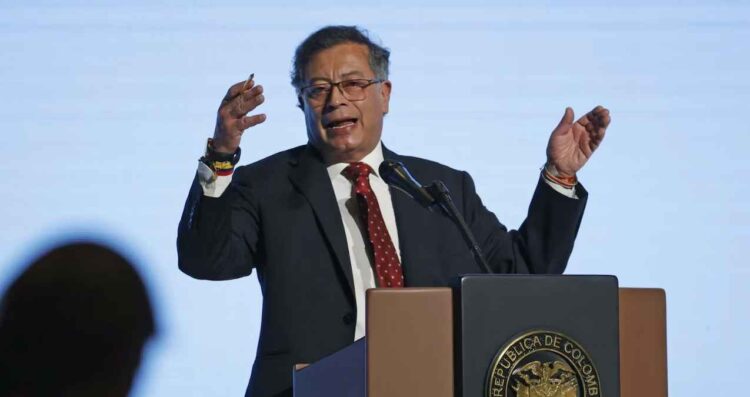 Petro asegura que el Cártel de Sinaloa controla el Ejército de Liberación Nacional