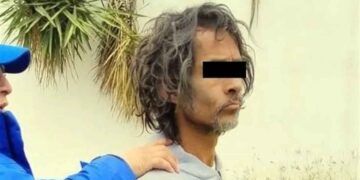 Policía detiene a hombre que intentaba robar minisplit en prepa de Monterrey, Nuevo León