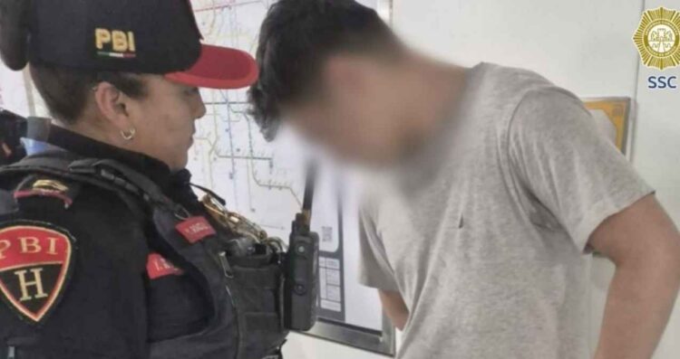 Policías intervienen y salvan a joven en crisis en el Metro de la CDMX