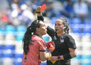 Sale llorando portera del Puebla Femenil en juego contra Cruz Azul