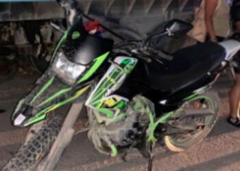 Repartidor de comida resulta gravemente herido tras chocar contra camión en El Mante