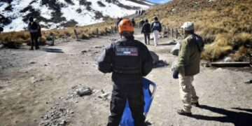 Rescatan a 14 turistas extraviados en el Nevado de Toluca tras tormenta de nieve