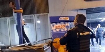 Rescatan a hombre tras intentar lanzarse al vacío en la estación del Metro en Guadalupe, NL
