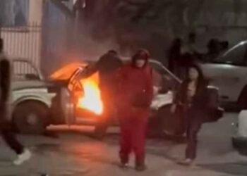 Riña entre vecinos en Salinas Victoria, Nuevo León, termina con auto incendiado