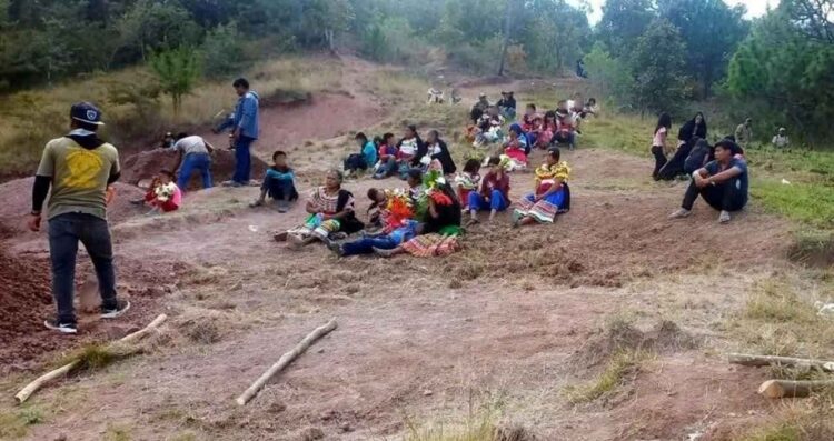 Sepultan a menores asesinados en Guerrero; claman por justicia tras su muerte