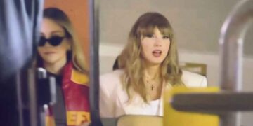 Taylor Swift llega al Super Bowl 2025 y roba miradas con su estilo elegante para apoyar a Travis Kelce