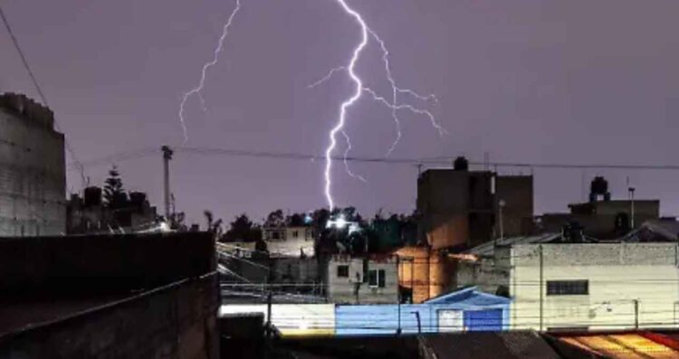 Tormenta eléctrica afecta CDMX activan alerta por lluvias e inundaciones en Periférico